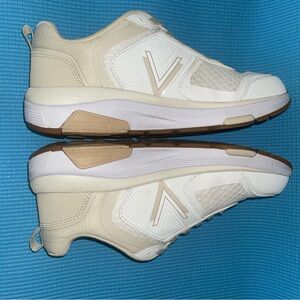 Vionic Walk Strider Women’s Size 7.5